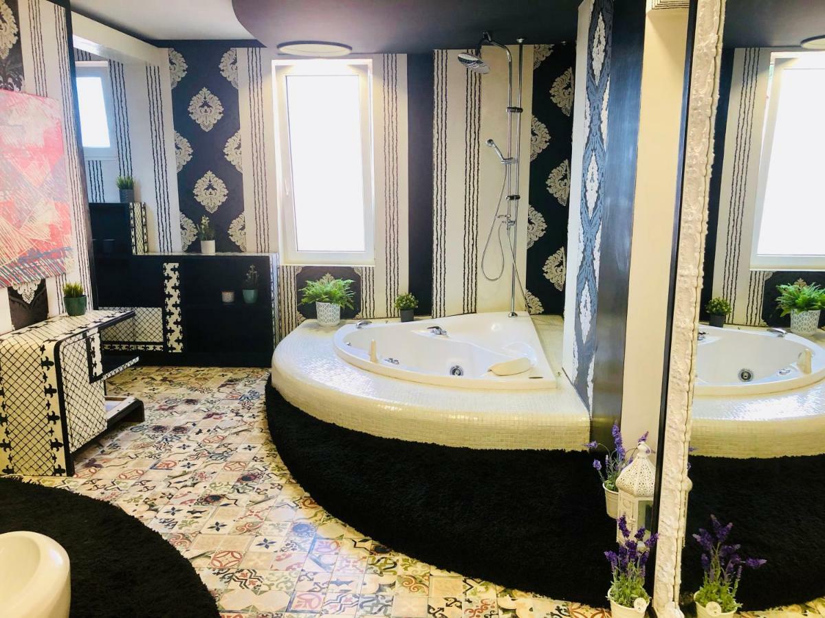 Golden Pearl - Jacuzzi Top Center Luxury Apartment Sofya Dış mekan fotoğraf